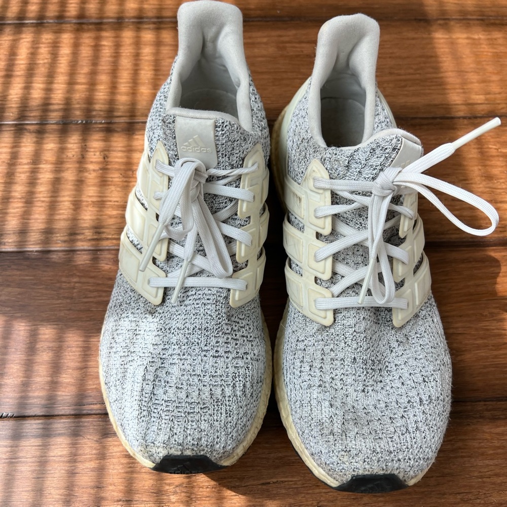 Men’s Adidas Ultraboost White & Grey, Size 10! Great condition! Great for fall!!